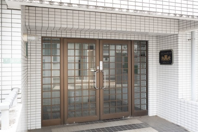 スカイコート都立大学のエントランス