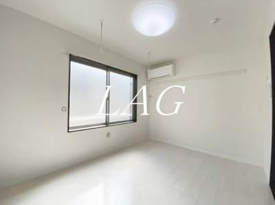 【居間・リビング】 | シーダーベルクＣ | 洋室のお部屋です。