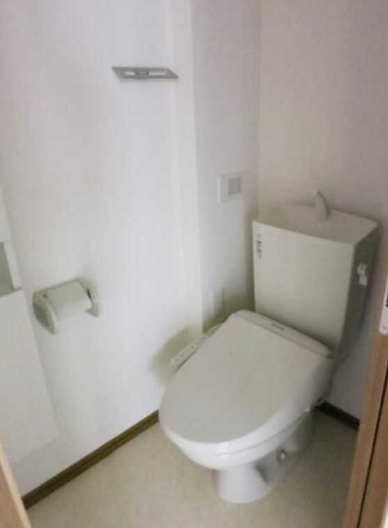 ハイネス深沢B棟　最上階　追焚　南西角部屋のトイレ