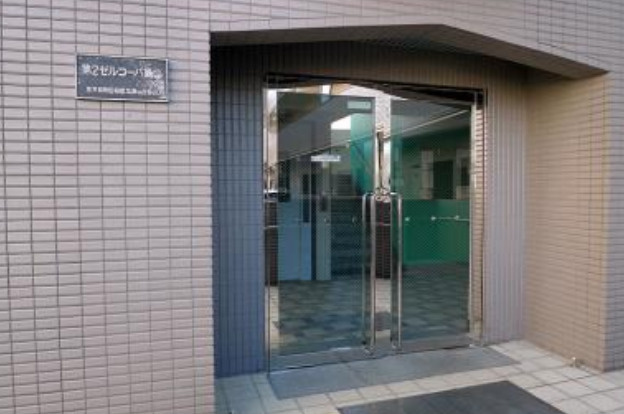 第2ゼルコーバ烏山のエントランス
