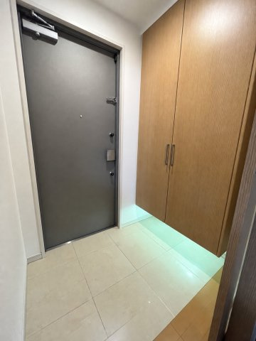 【玄関】 | 【玄関】下足入れ完備で、玄関をすっきりとお使いいただけます！