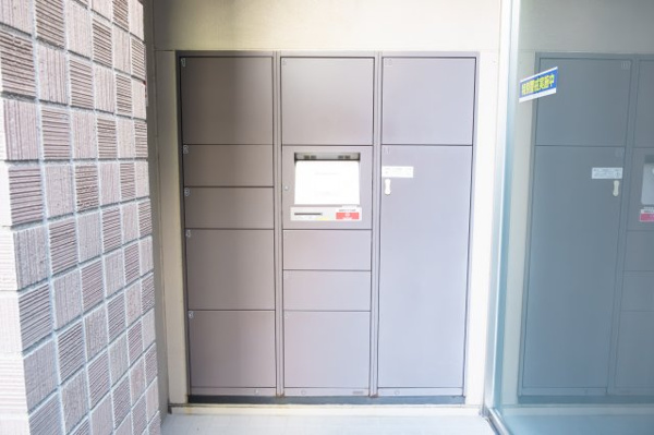 【設備】 | 【宅配ボックス】大小さまざまなサイズに対応！宅配時間を気にせず、いつでもお出かけいただけます！