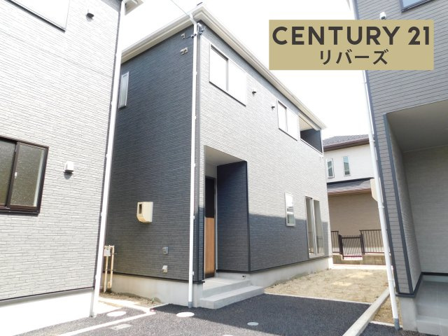 北名古屋市六ツ師女夫越の新築一戸建の外観|☆２号棟☆　　いつでも見学できます♪（お問合せ当日、平日、水曜、夜間でもＯＫ）　敷地４２．６坪！　防犯カメラ・ＥＶ車充電完備！　駐車２台可！　畳コーナー付きリビング１９．０帖♪　全居室南向き！