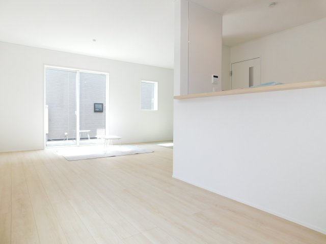 北名古屋市六ツ師女夫越の新築一戸建の居間・リビング|◇リビング◇　　南面で明るく広いリビング１９.０帖　三面採光の開放感のある空間♪　