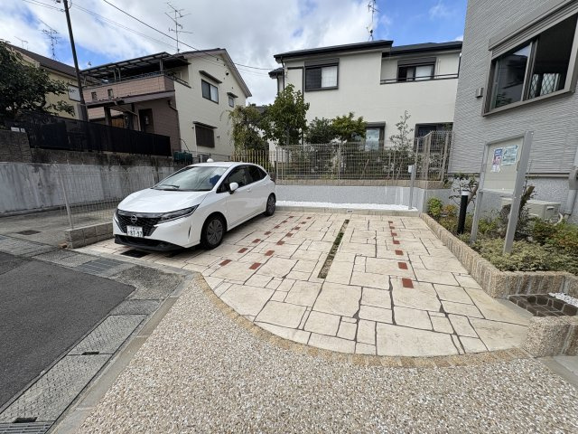 ラ フロレゾンの駐車場