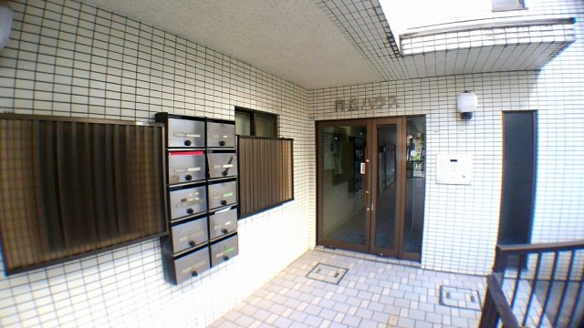 向丘ハウスのエントランス