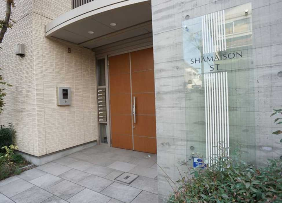 SHAMAISONST　シャーメゾン　高遮音床システム　ウォークインクローゼットのエントランス