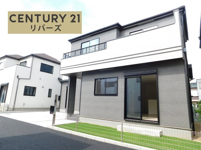 北名古屋市熊之庄十二社の新築一戸建の外観|☆Ｂ号棟☆　　いつでも見学出来ます♪（お問合せ当日、平日、水曜、夜間でもＯＫ）　長期優良住宅♪　敷地５４坪超！　駐車並列２台可！　全居室南向き♪　芝生の庭付き！　小・中学校徒歩１０分圏内♪