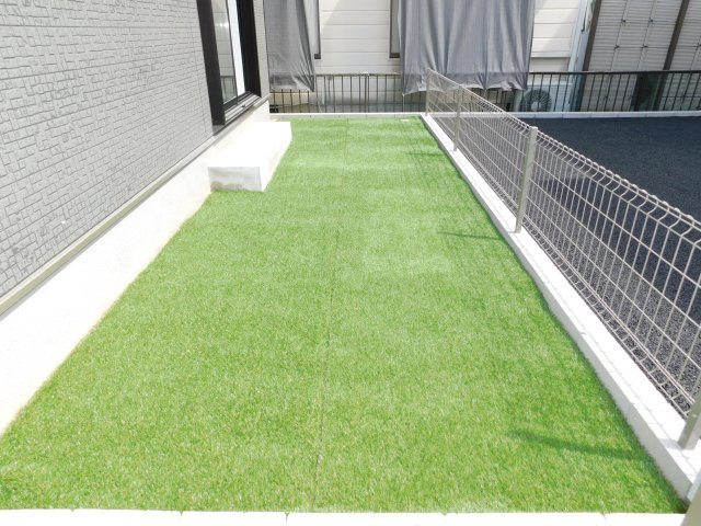 北名古屋市熊之庄十二社の新築一戸建の庭|◇庭◇　　お子様が遊べる芝生の庭付き♪