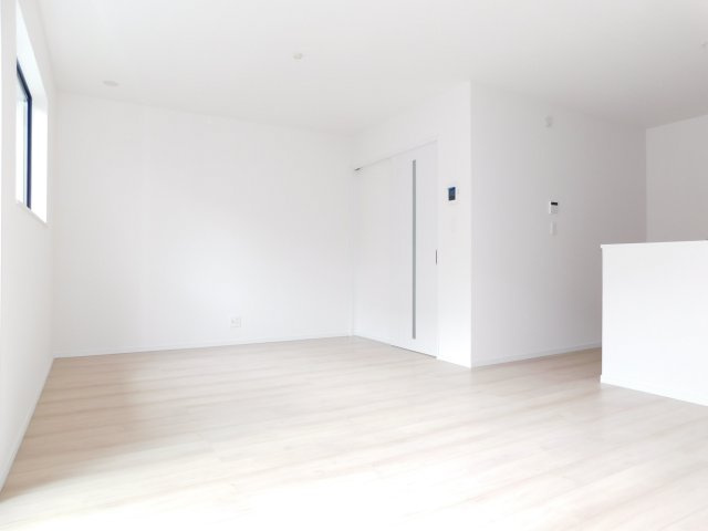 北名古屋市熊之庄十二社の新築一戸建の居間・リビング|◇リビング◇　　南面で明るいリビング約１６．１２帖　白を基調にしたオシャレで快適な空間♪