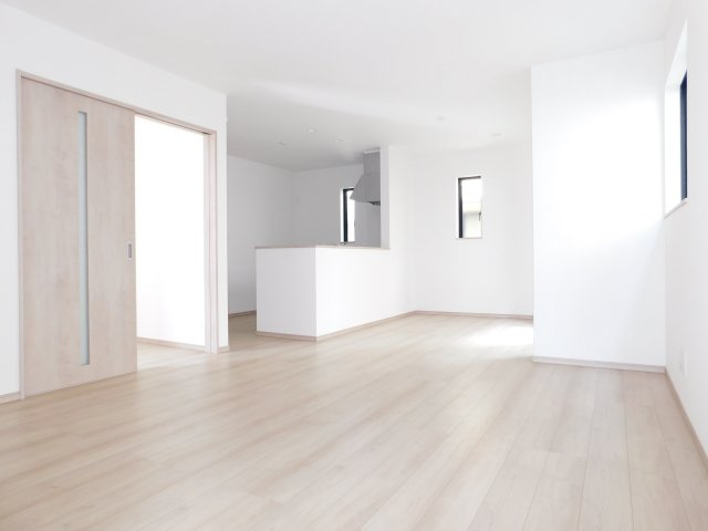 北名古屋市熊之庄十二社の新築一戸建の居間・リビング|◇リビング◇　　南面で明るいリビング約１６．５帖　開放感のあるリビング♪