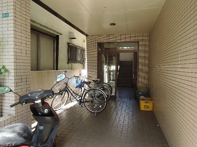 メゾンボヌールの駐車場