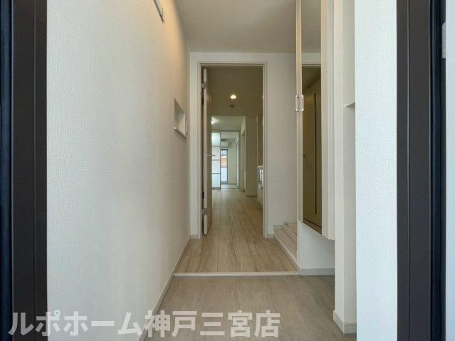 リブリ・中山手の玄関