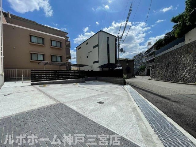リブリ・中山手の駐車場