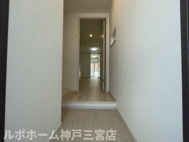 リブリ・中山手の玄関