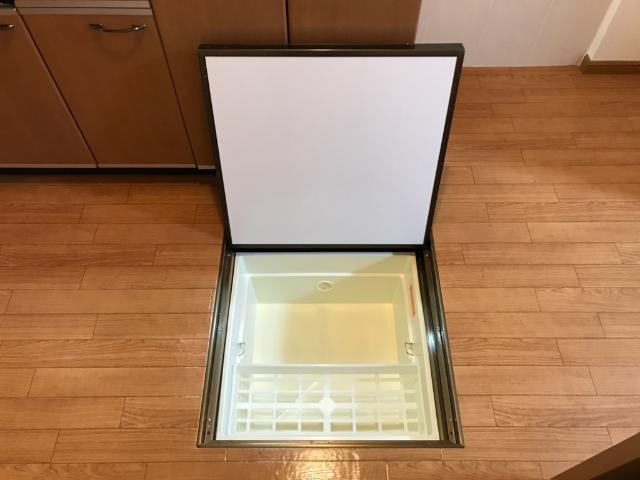 ヴァンベール永明のキッチン|床下収納