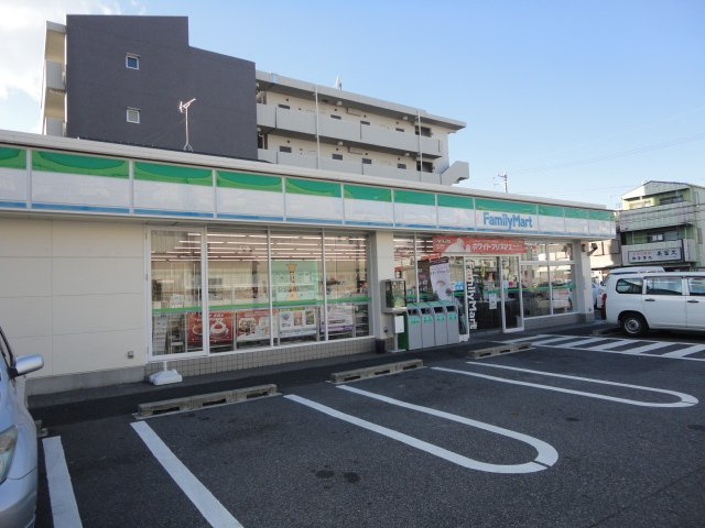 エトワールパレスの周辺|ファミリーマート熱田古新町店まで542ｍ