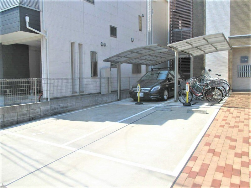 リブリ・横浜の駐車場