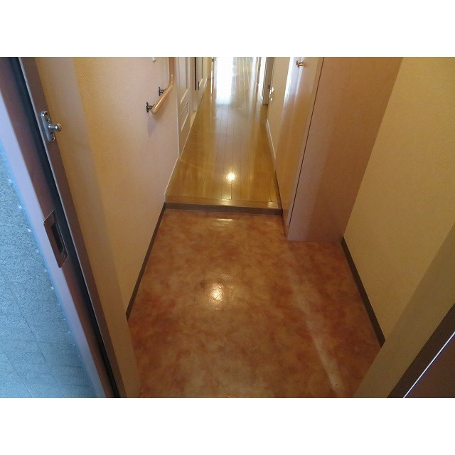 サングランパの玄関|※同タイプ別のお部屋の写真です