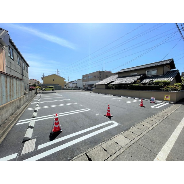 岐阜市鏡島南３丁目の駐車場の外観