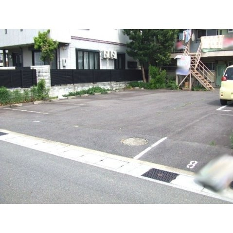 南栄荘駐車場