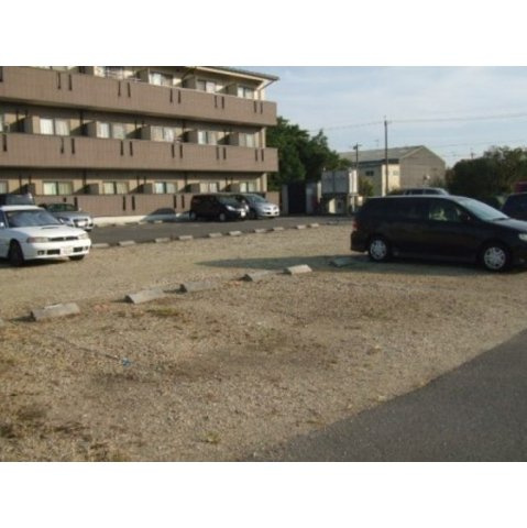 岐阜市領下４丁目の駐車場の外観
