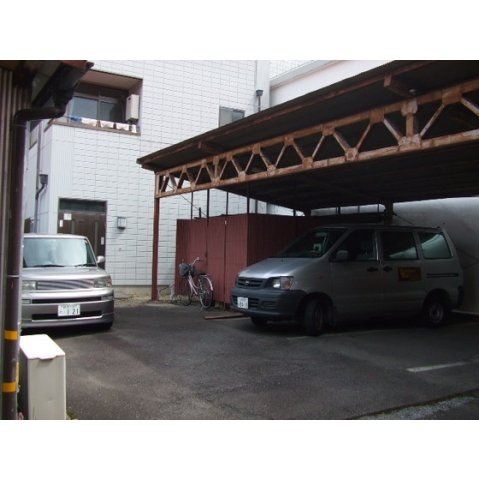 元町林ガレージの外観