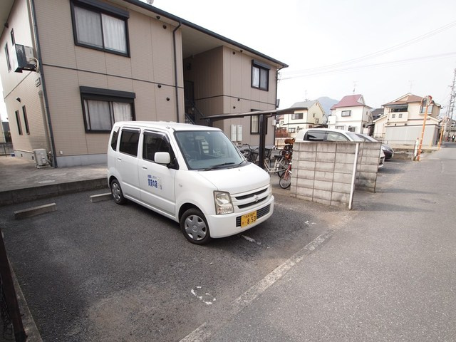 フォンティーヌの駐車場