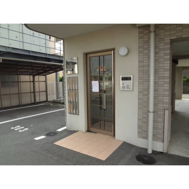 フィオーレ宇津木のエントランス