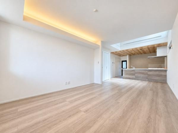 横浜市南区平楽の新築一戸建の居間・リビング|自慢したくなるリビング！
形も良く家具の配置にも困りません。