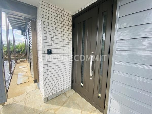 富里市十倉の中古一戸建の玄関