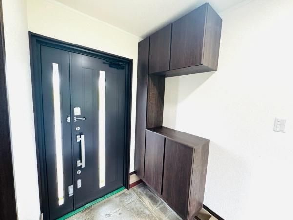 富里市十倉の中古一戸建の玄関