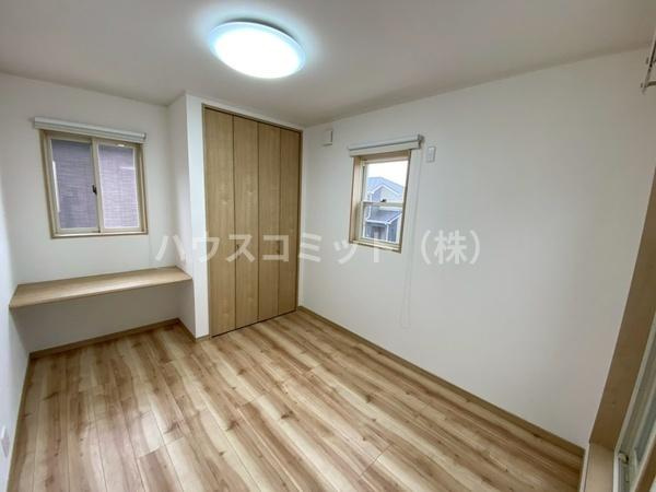 成田市本城の中古一戸建の居間・リビング