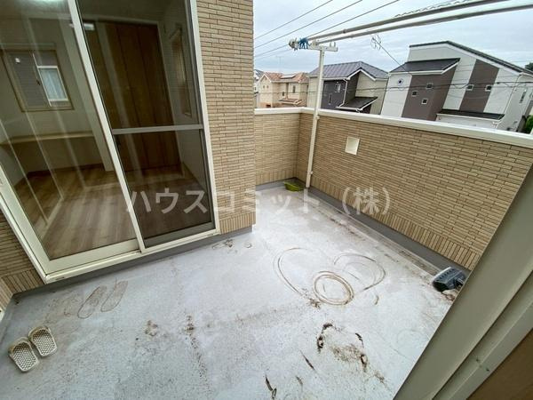 成田市本城の中古一戸建のバルコニー