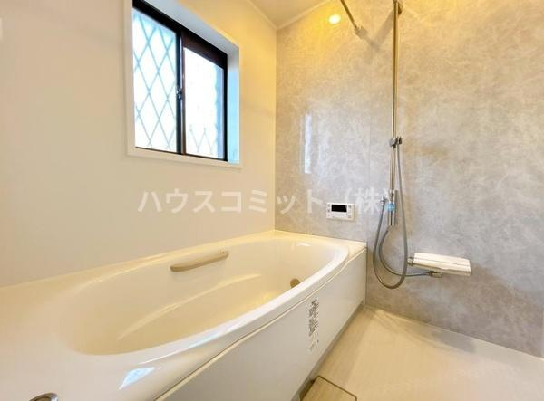 八街市文違の中古一戸建の浴室