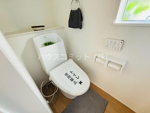富里市十倉の新築一戸建のトイレ