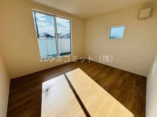富里市十倉の新築一戸建の洋室