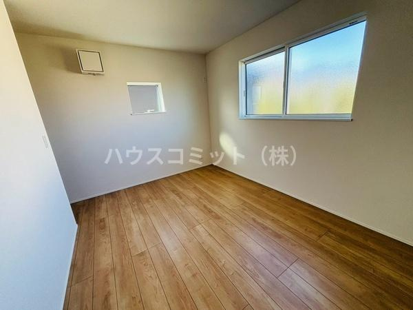 富里市十倉の新築一戸建の洋室