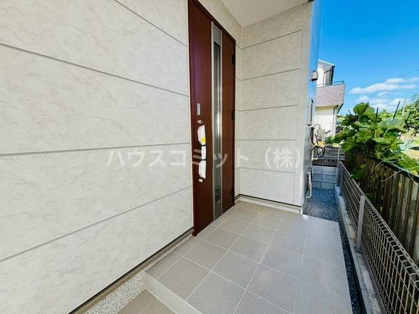 富里市十倉の新築一戸建の玄関