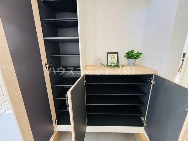 富里市十倉の新築一戸建の玄関