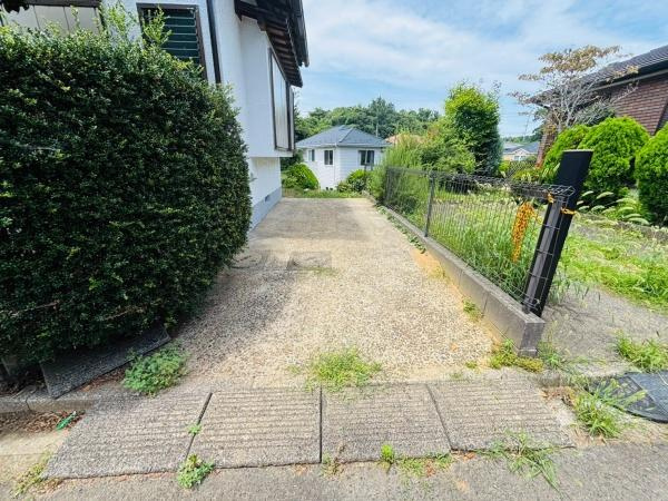印旛郡酒々井町上本佐倉の中古一戸建の駐車場