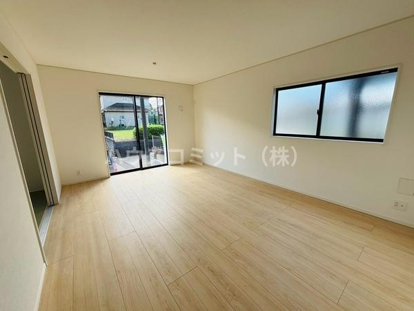 八街市文違の新築一戸建の居間・リビング