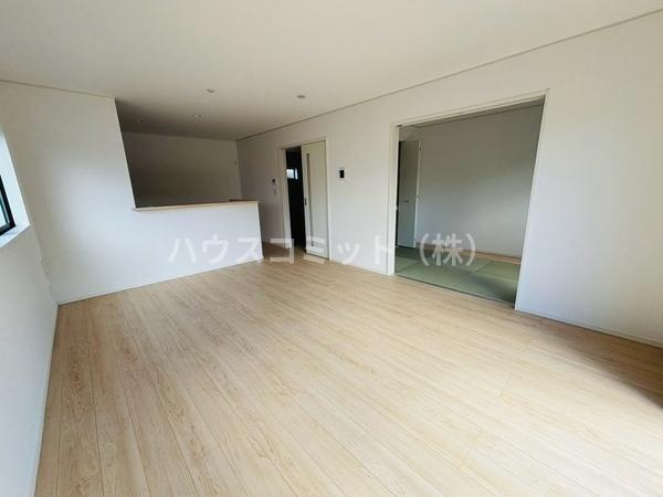八街市文違の新築一戸建の居間・リビング
