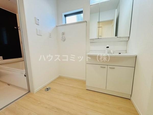 八街市文違の新築一戸建の独立洗面台