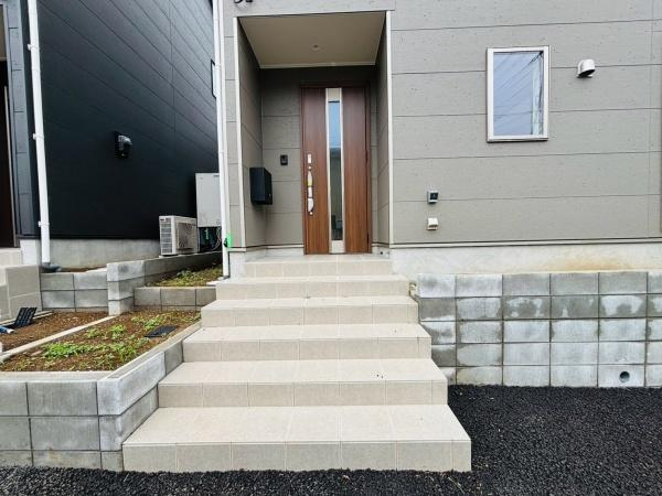 八街市文違の新築一戸建の玄関