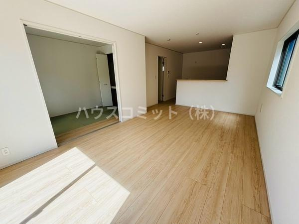 八街市文違の新築一戸建の居間・リビング