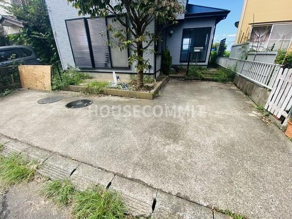 富里市十倉の中古一戸建の駐車場