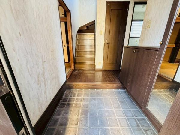 富里市十倉の中古一戸建の玄関