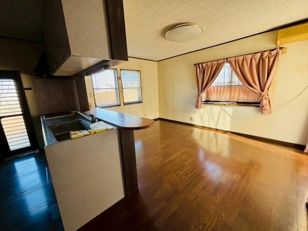 富里市十倉の中古一戸建の居間・リビング