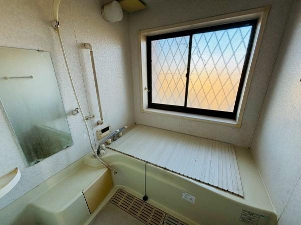富里市十倉の中古一戸建の浴室